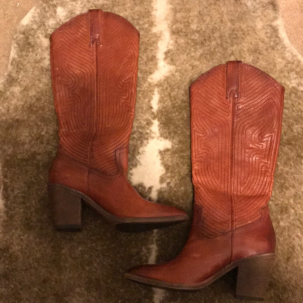 Frye stitch pull on boot